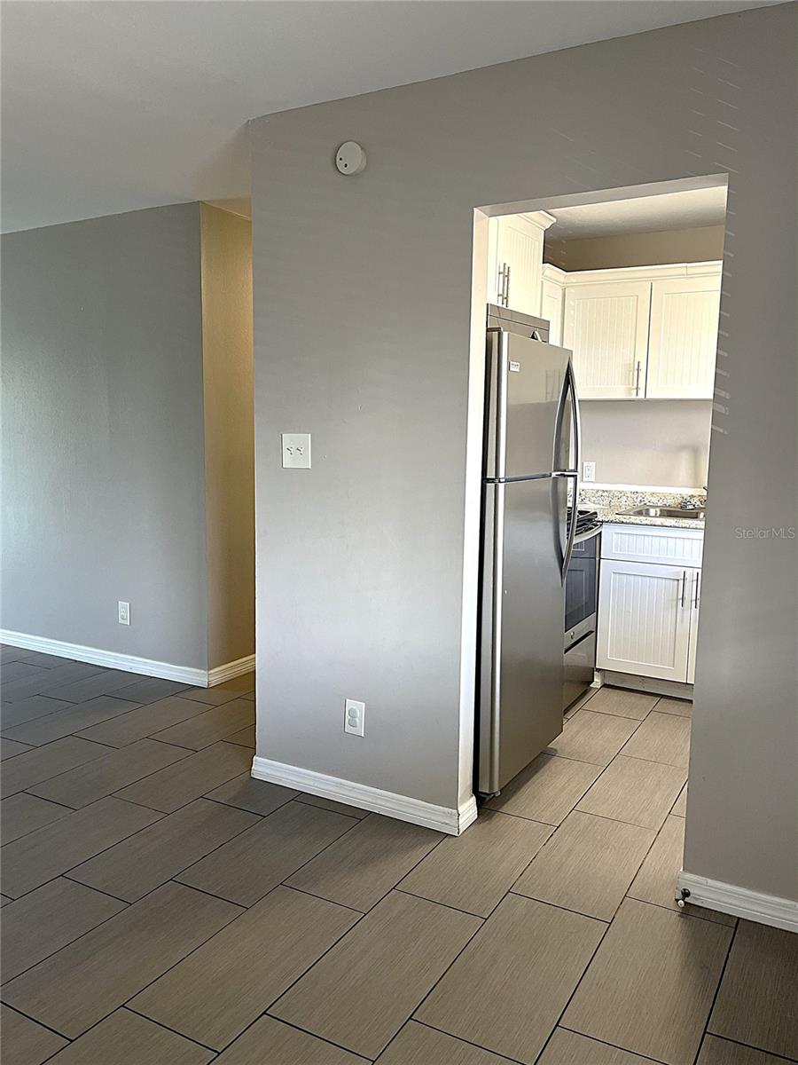 Image 5 of 20 For 3001 Bee Ridge Road 206