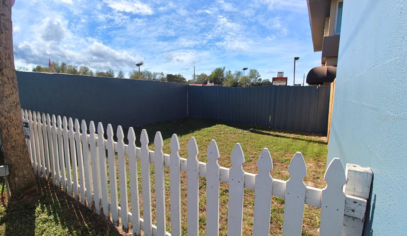 Image 16 of 19 For 3001 Bee Ridge Road 207