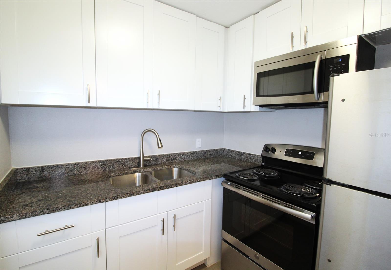 Image 4 of 19 For 3001 Bee Ridge Road 207