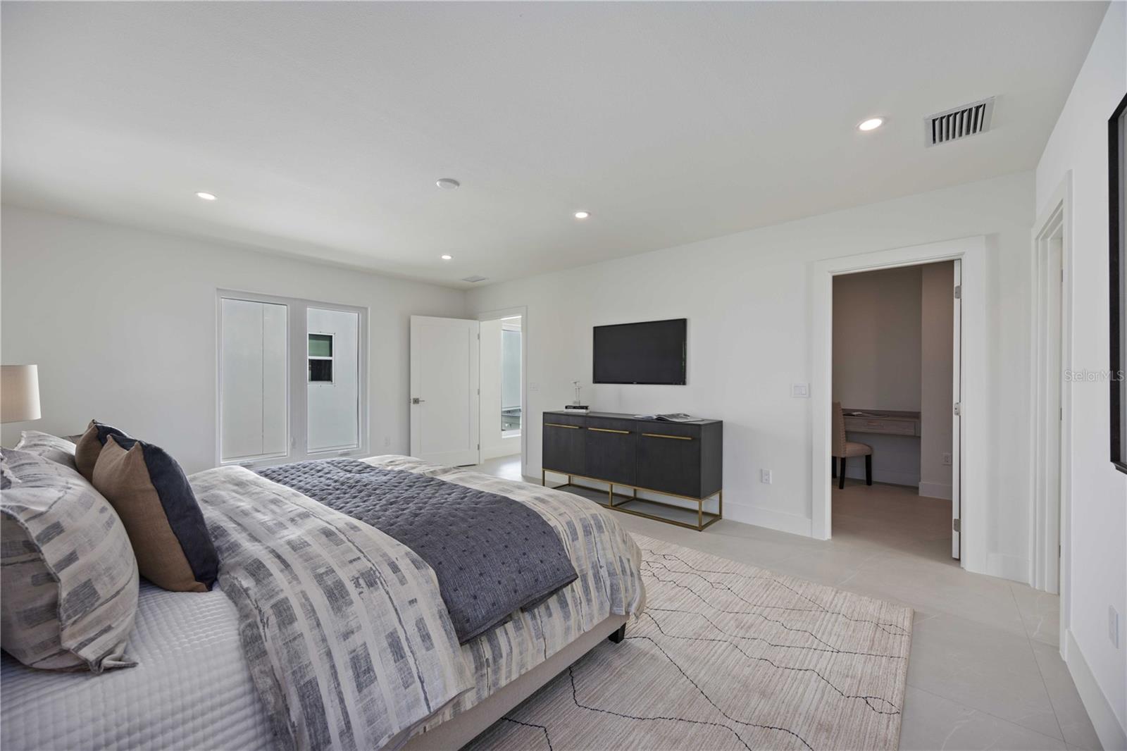 Image 34 of 73 For 2590 Floyd Street