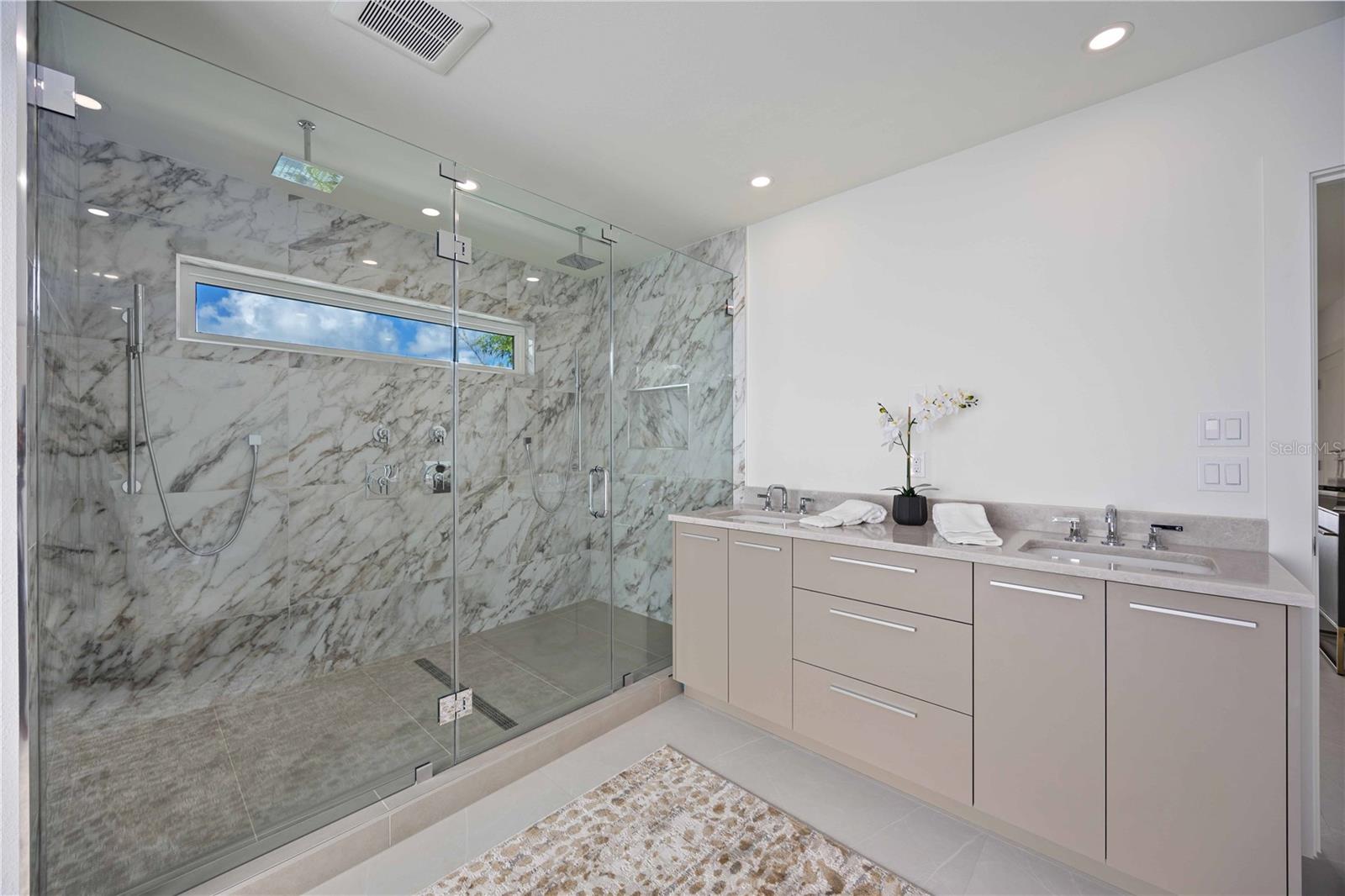 Image 40 of 73 For 2590 Floyd Street