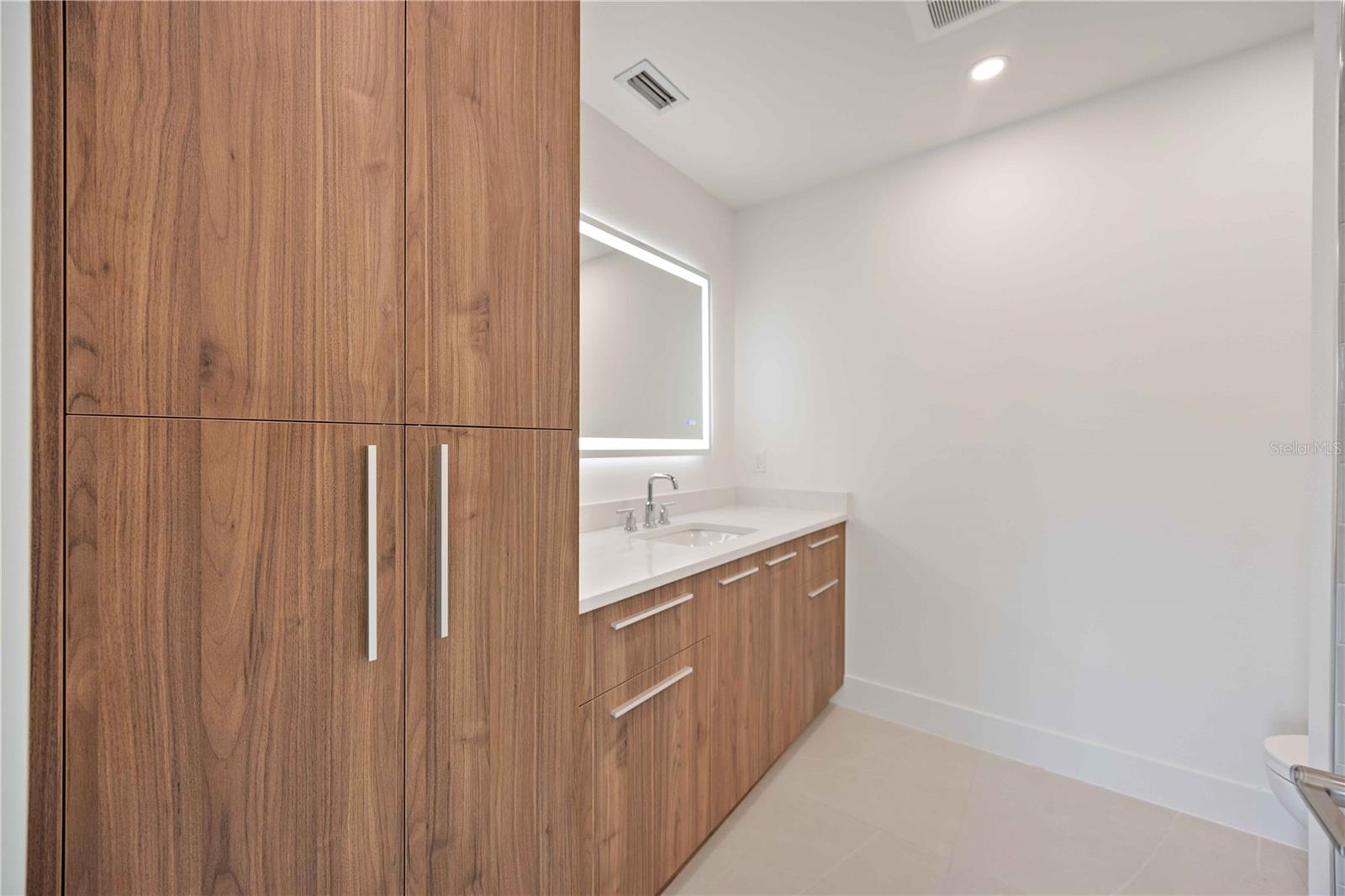 Image 44 of 73 For 2590 Floyd Street