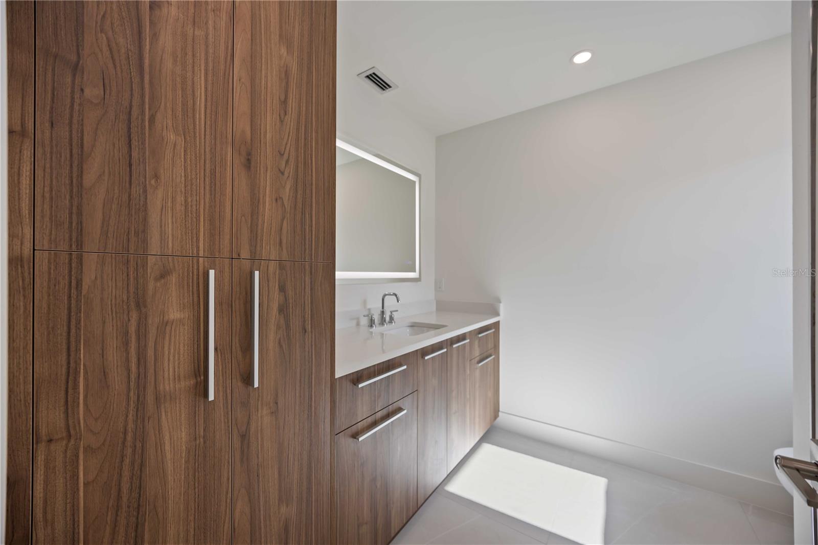 Image 45 of 73 For 2590 Floyd Street