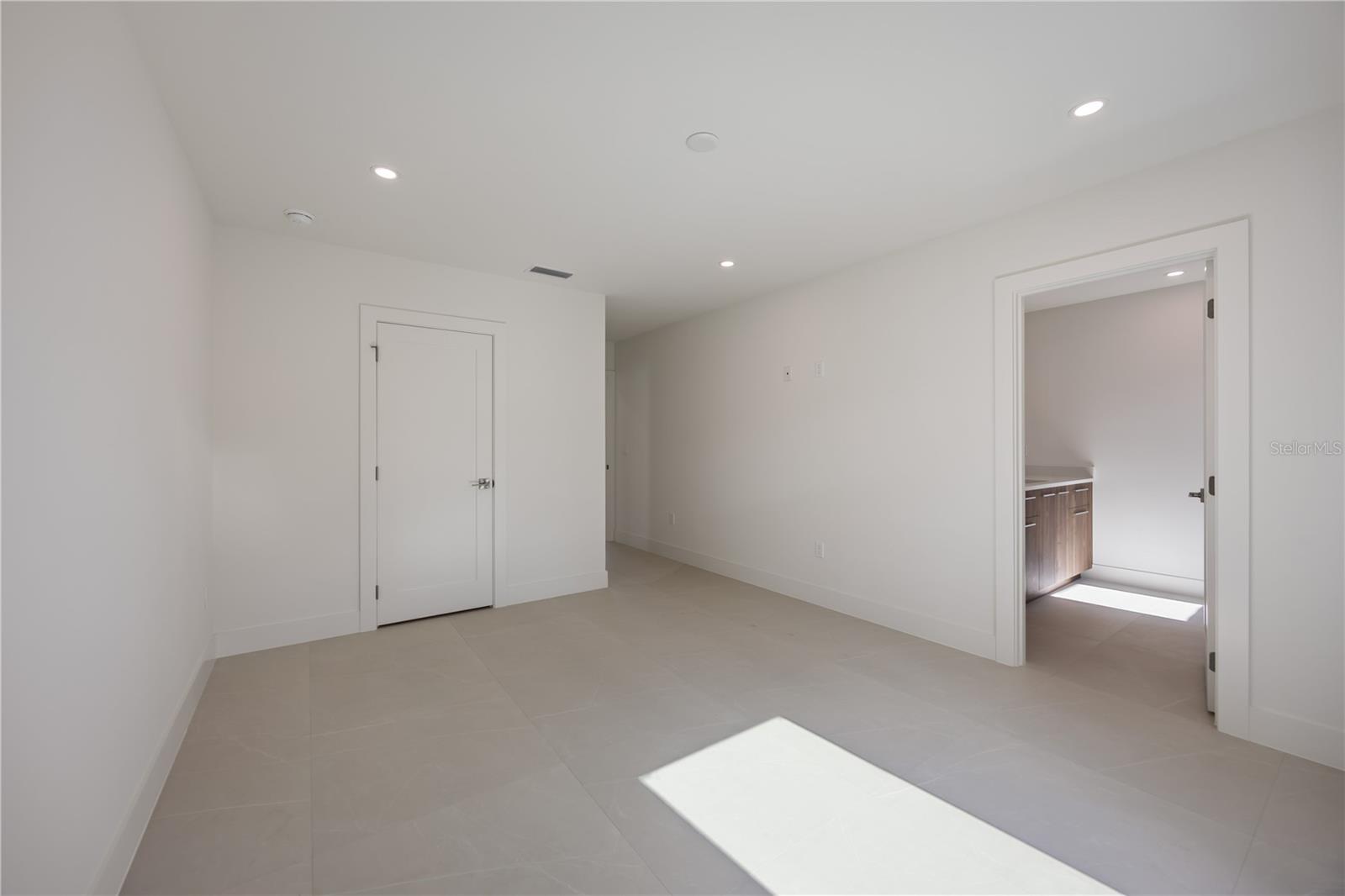 Image 48 of 73 For 2590 Floyd Street