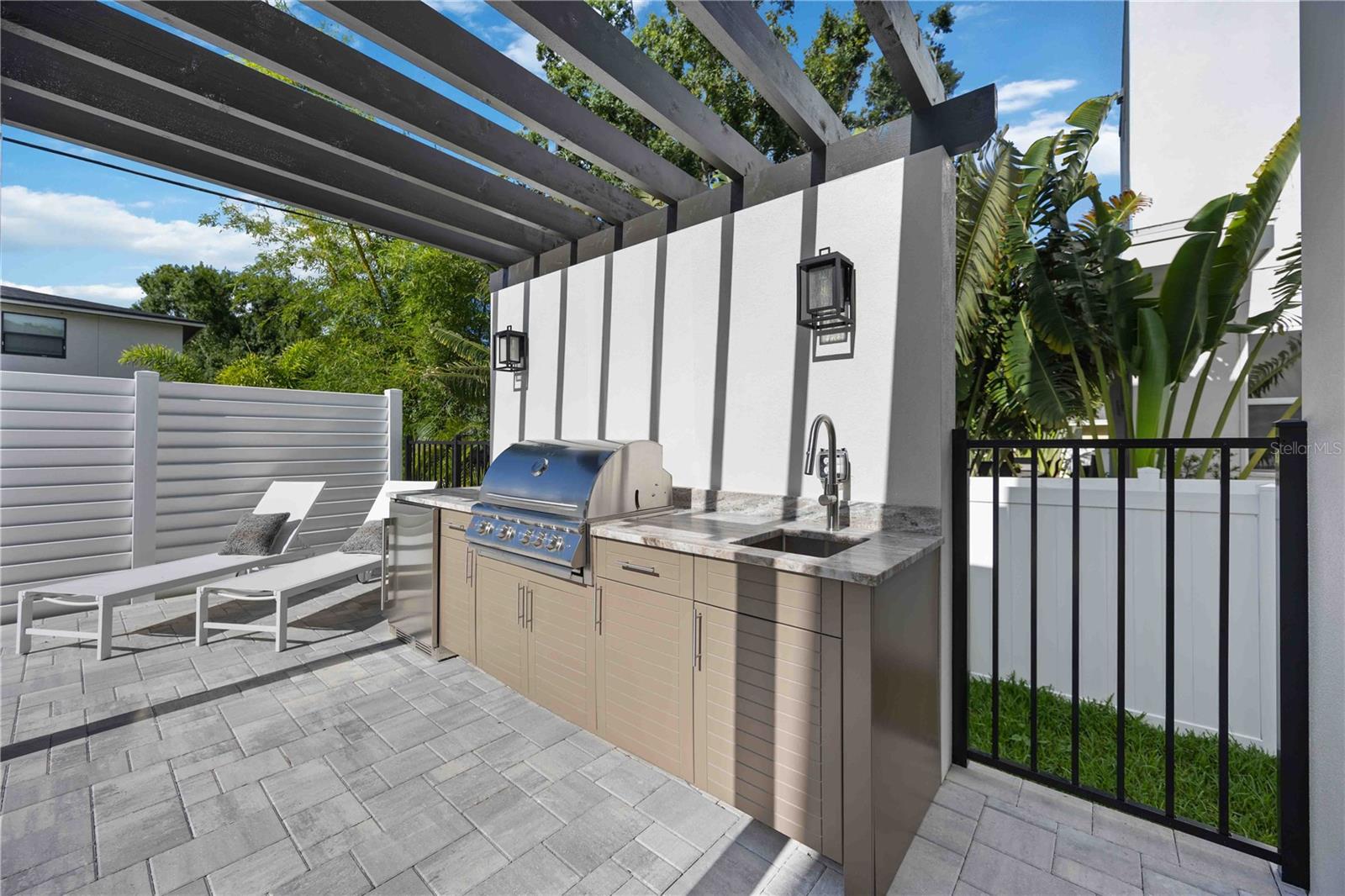 Image 62 of 73 For 2590 Floyd Street