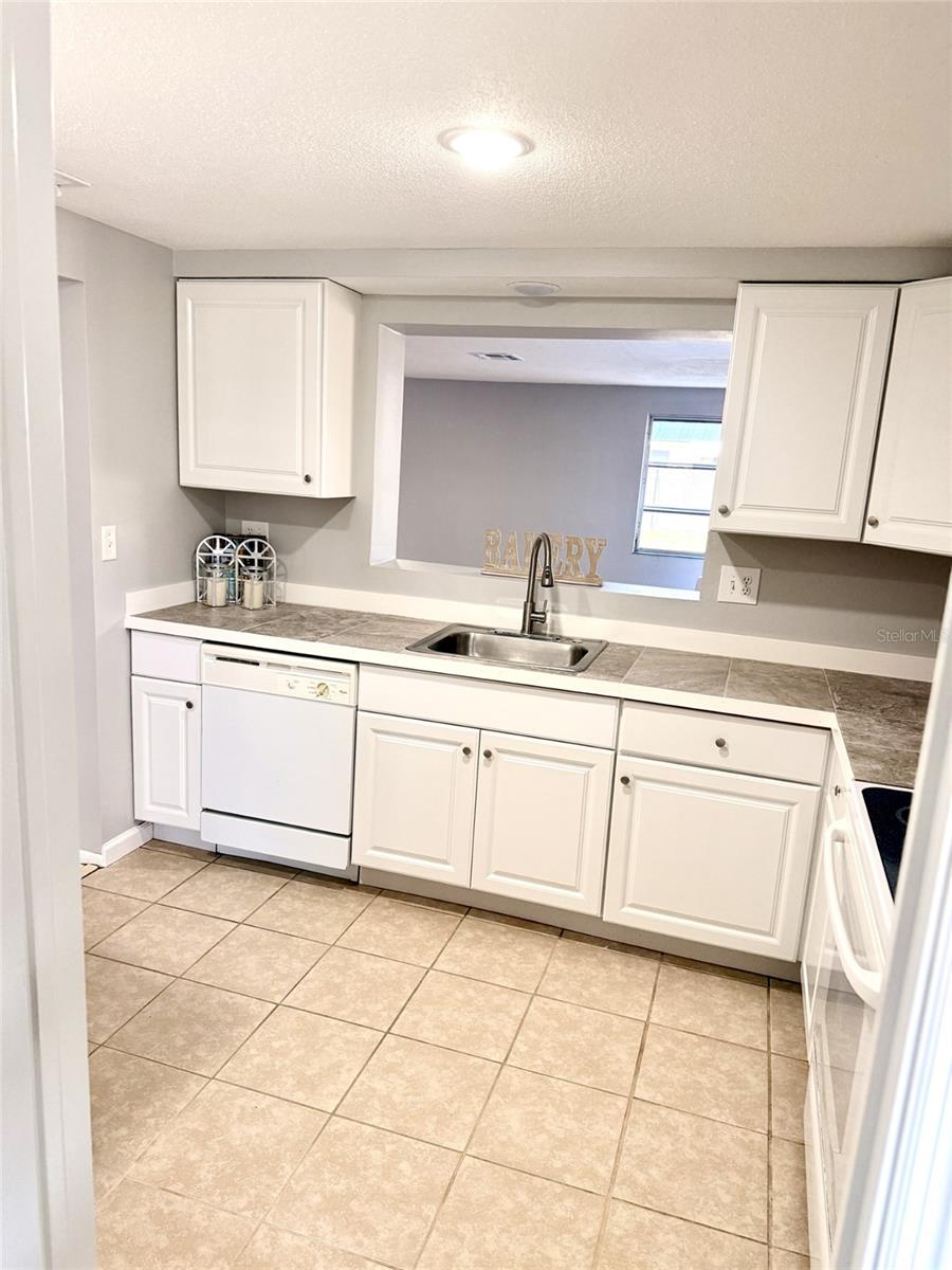 Image 14 of 21 For 114 Sunnyside Drive