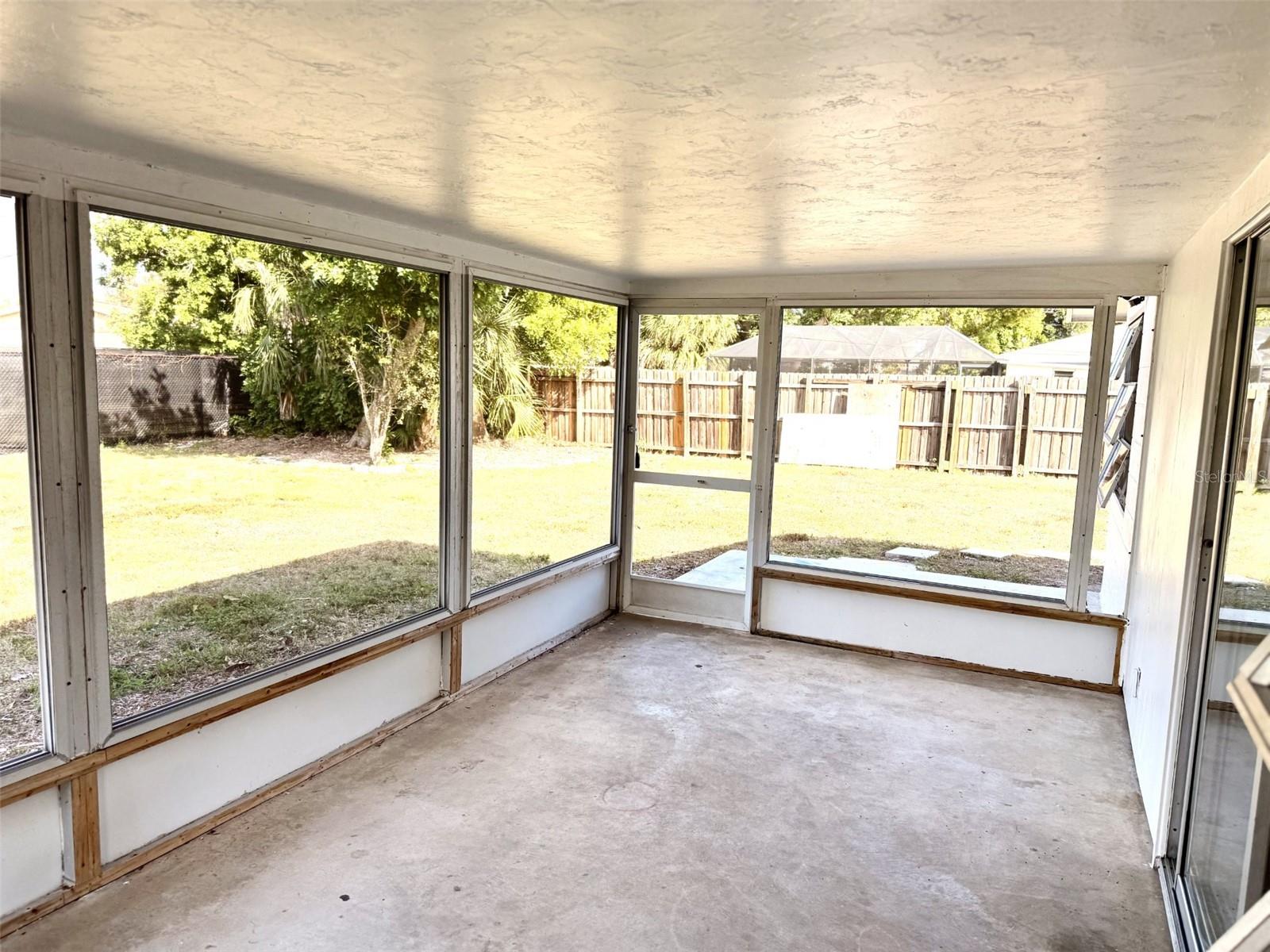 Image 18 of 21 For 114 Sunnyside Drive