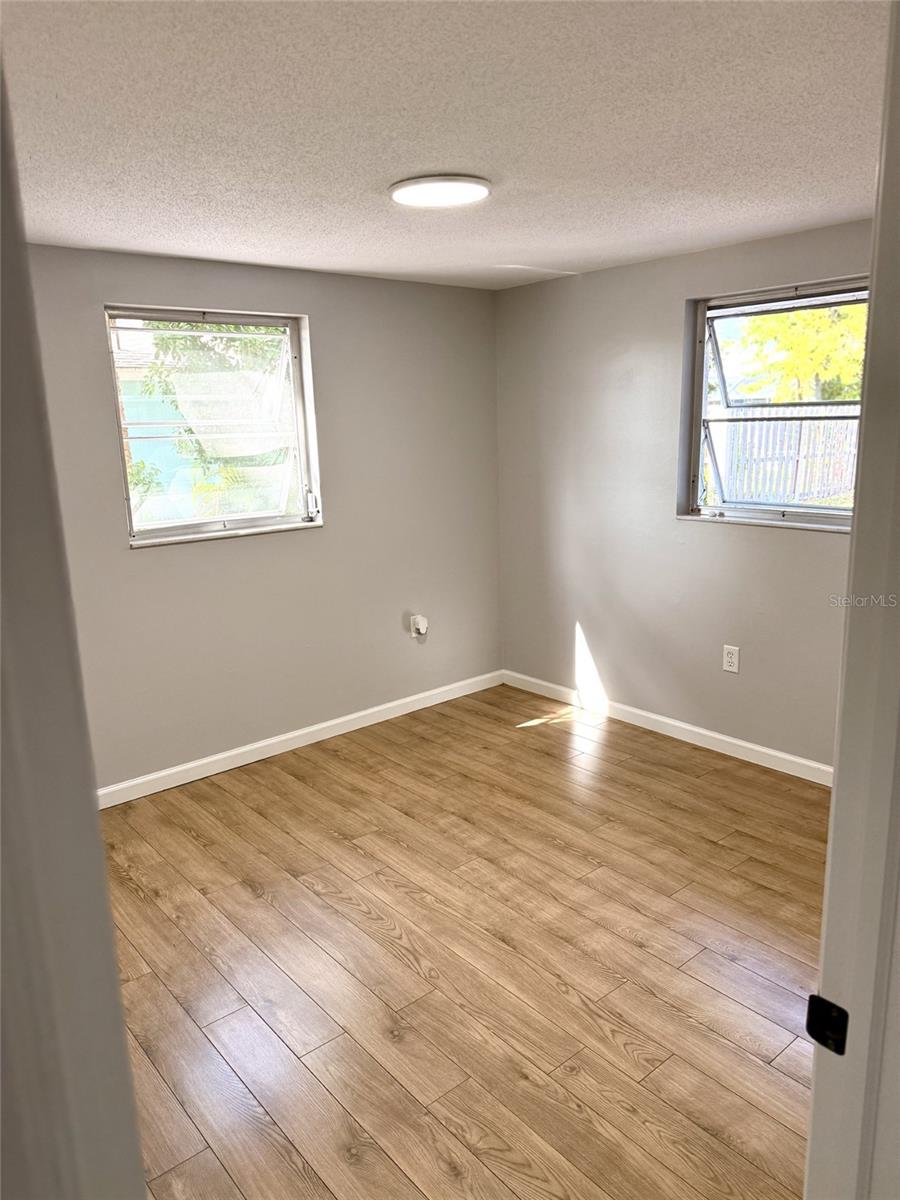 Image 6 of 21 For 114 Sunnyside Drive