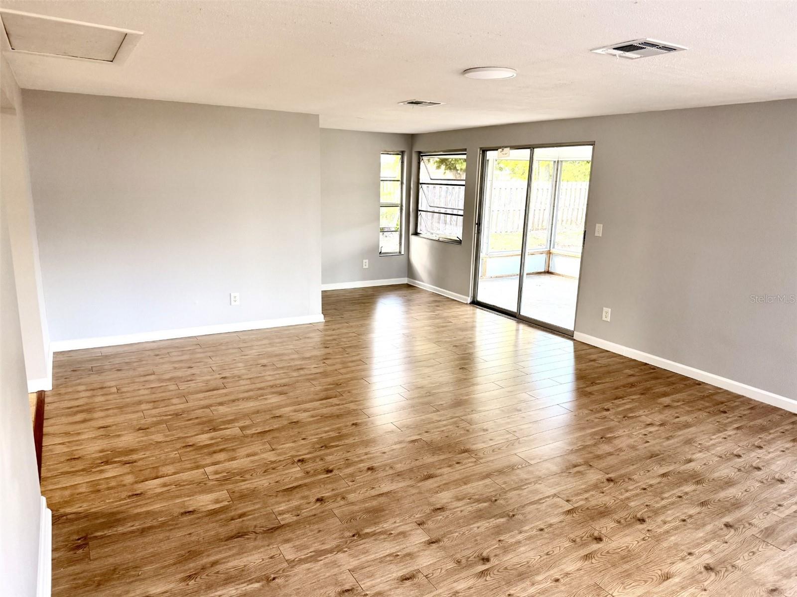 Image 9 of 21 For 114 Sunnyside Drive