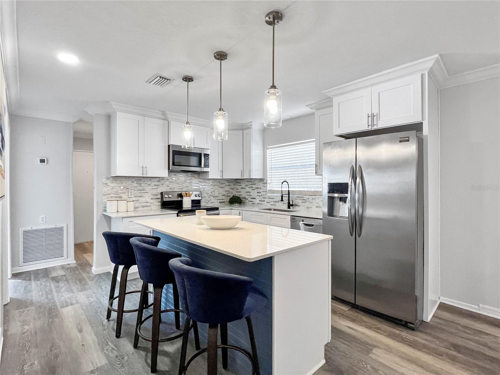 Image 3 of 27 For 1008 37th Street W