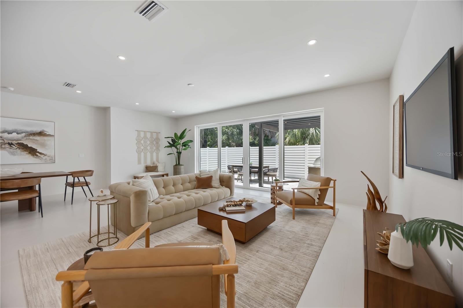 Image 20 of 84 For 2596 Floyd Street