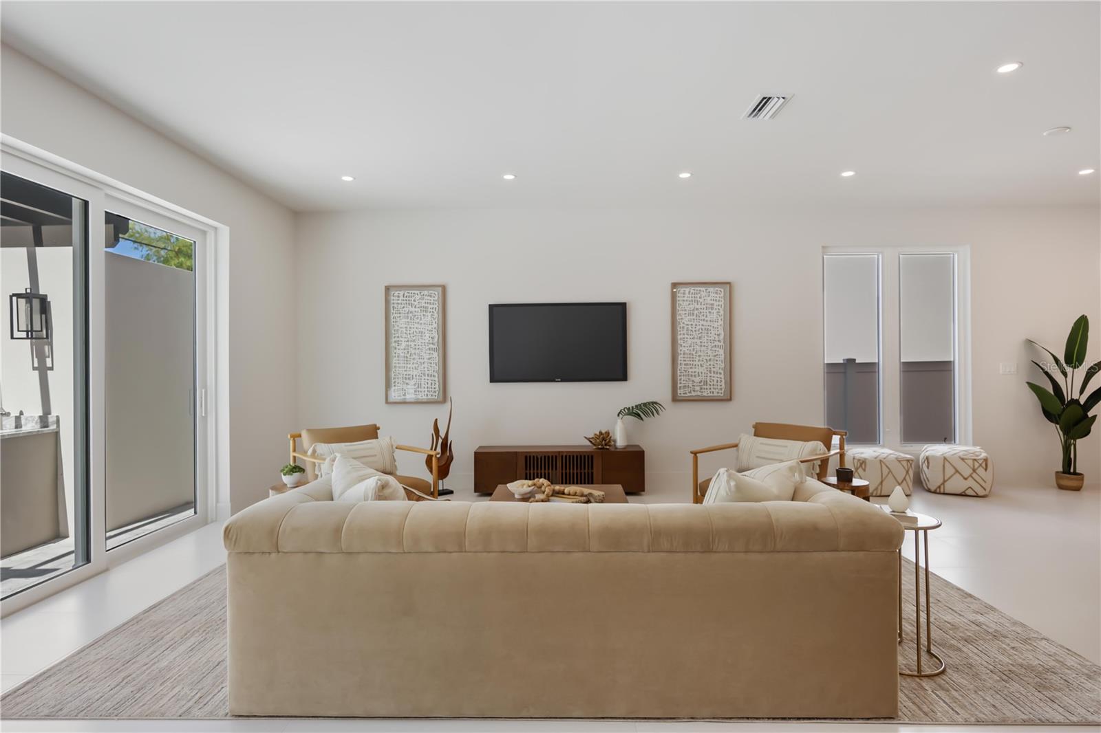 Image 26 of 84 For 2596 Floyd Street