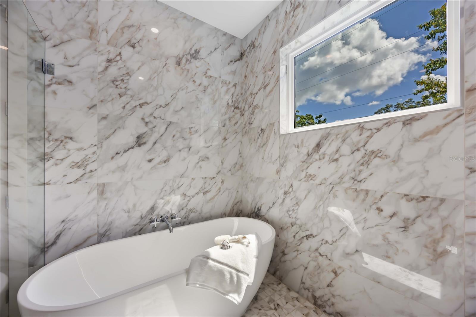 Image 35 of 84 For 2596 Floyd Street