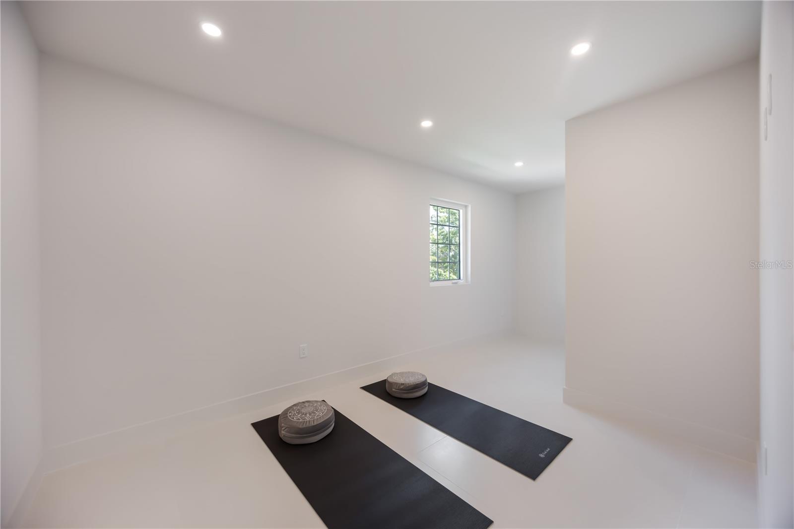 Image 37 of 84 For 2596 Floyd Street