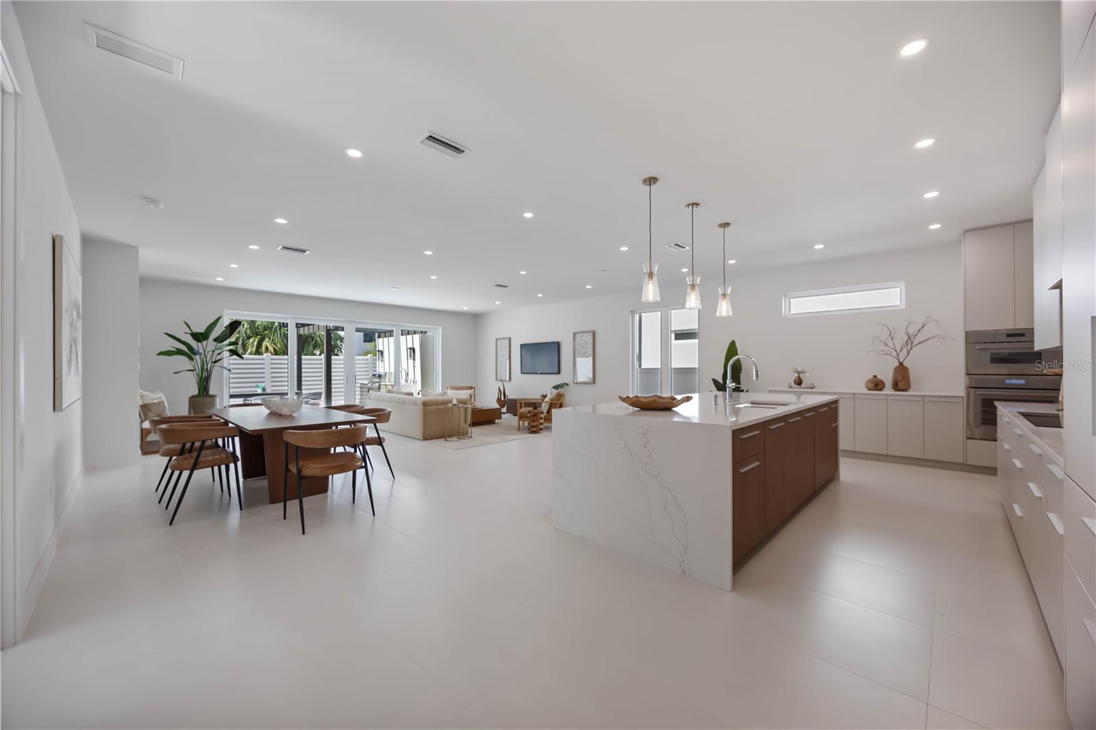 Image 4 of 84 For 2596 Floyd Street