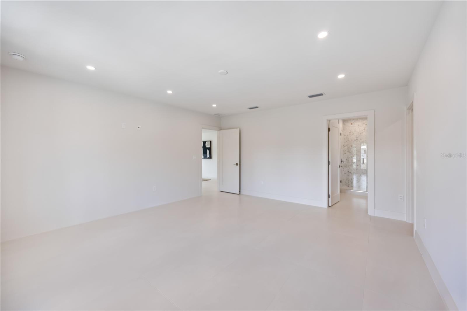 Image 41 of 84 For 2596 Floyd Street