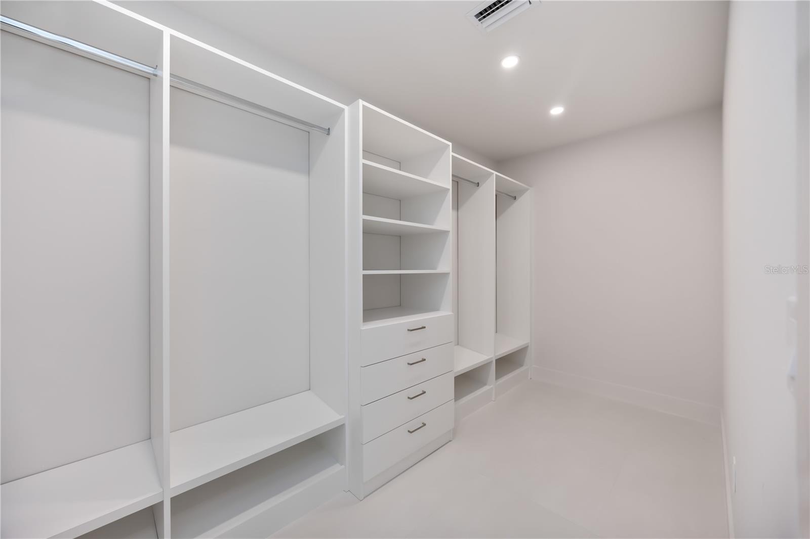 Image 42 of 84 For 2596 Floyd Street