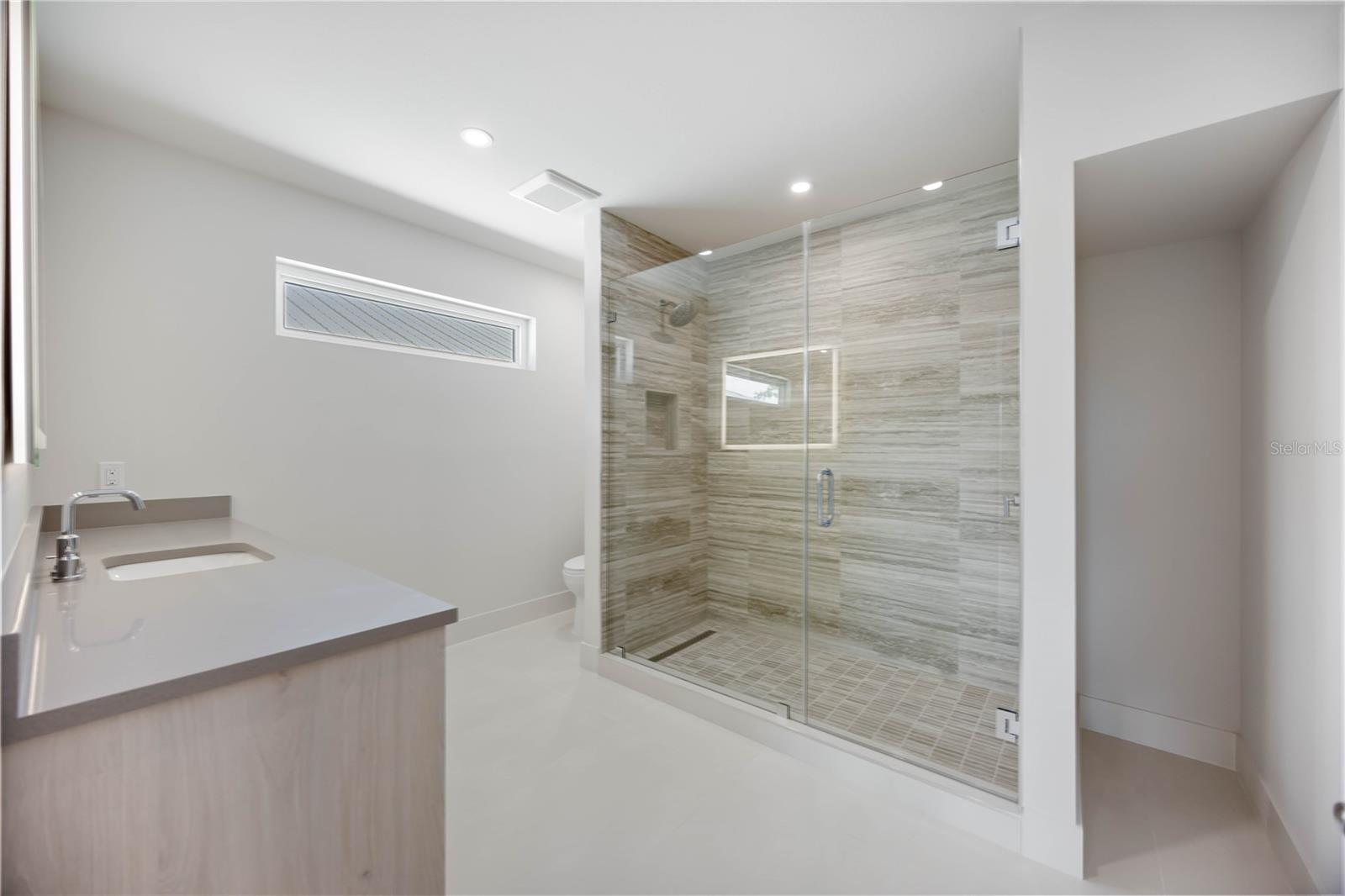 Image 43 of 84 For 2596 Floyd Street