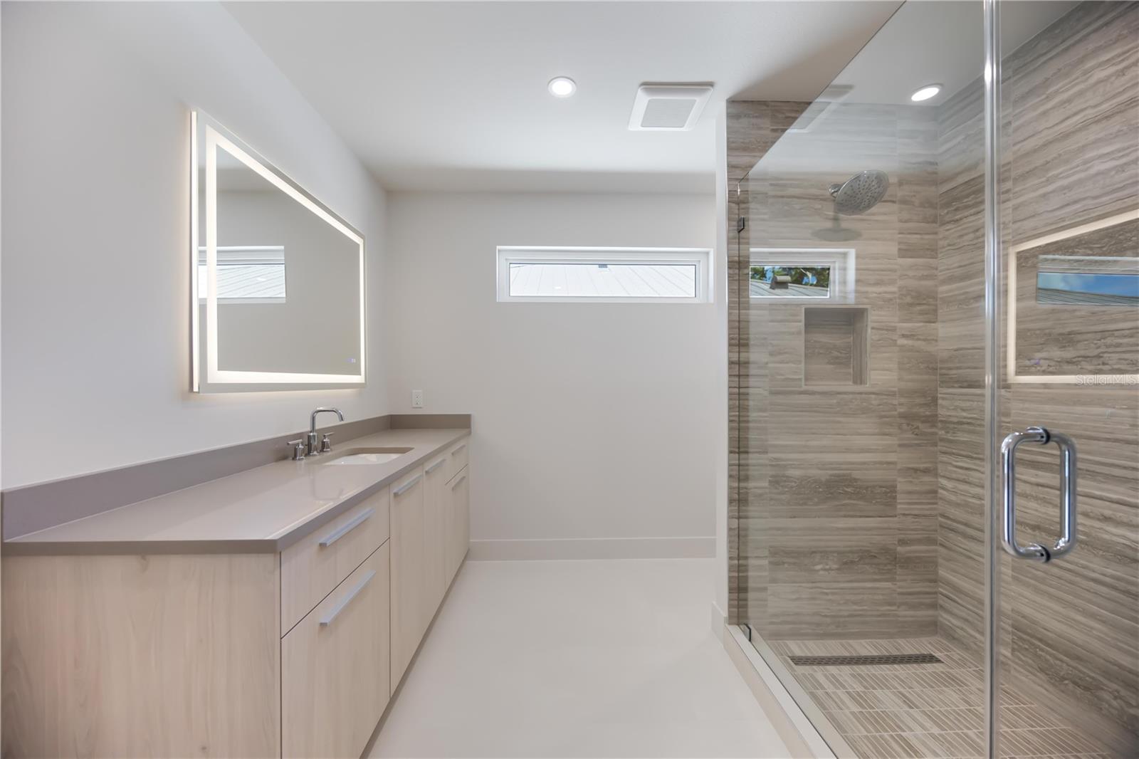 Image 44 of 84 For 2596 Floyd Street