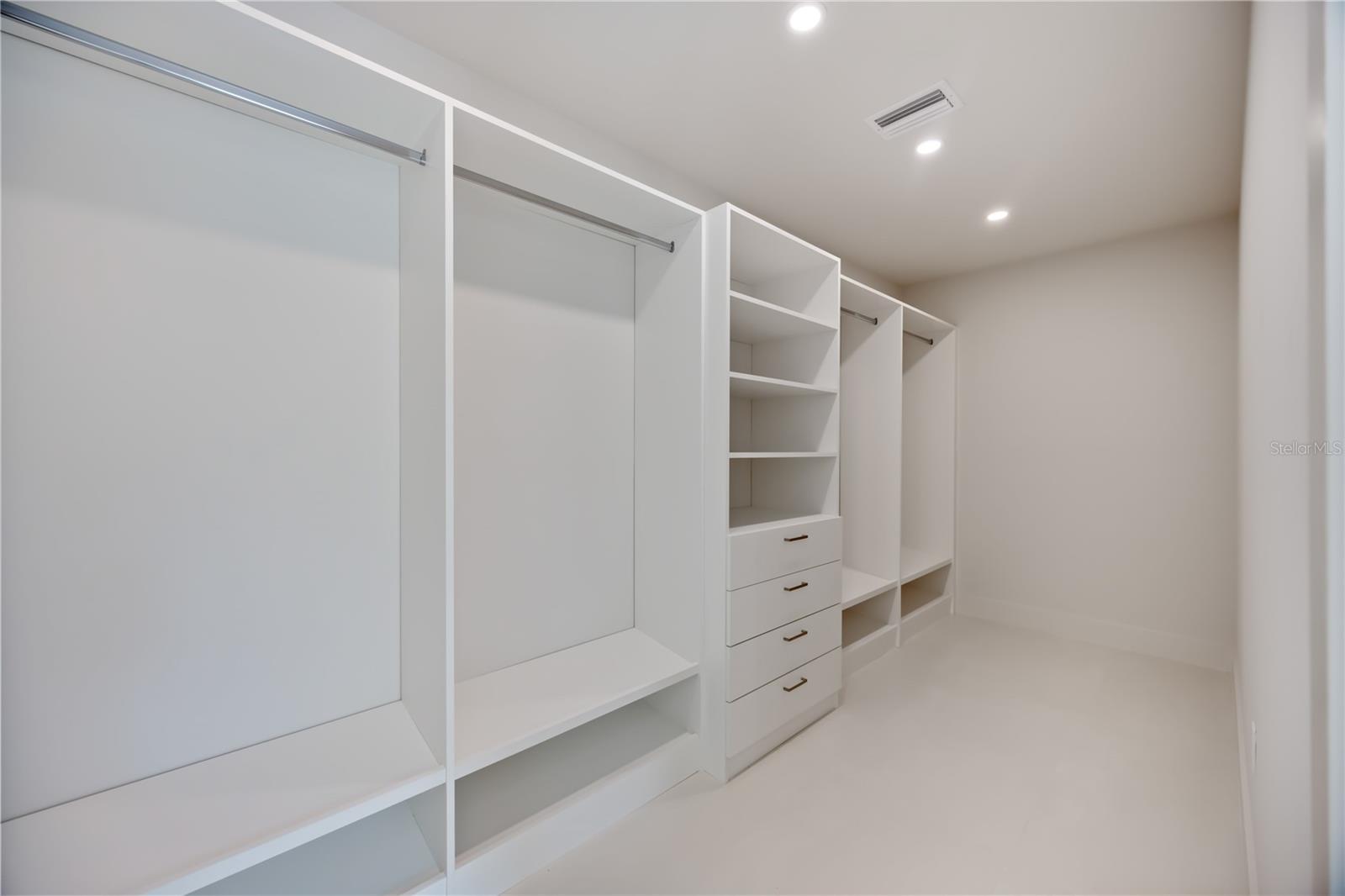 Image 48 of 84 For 2596 Floyd Street