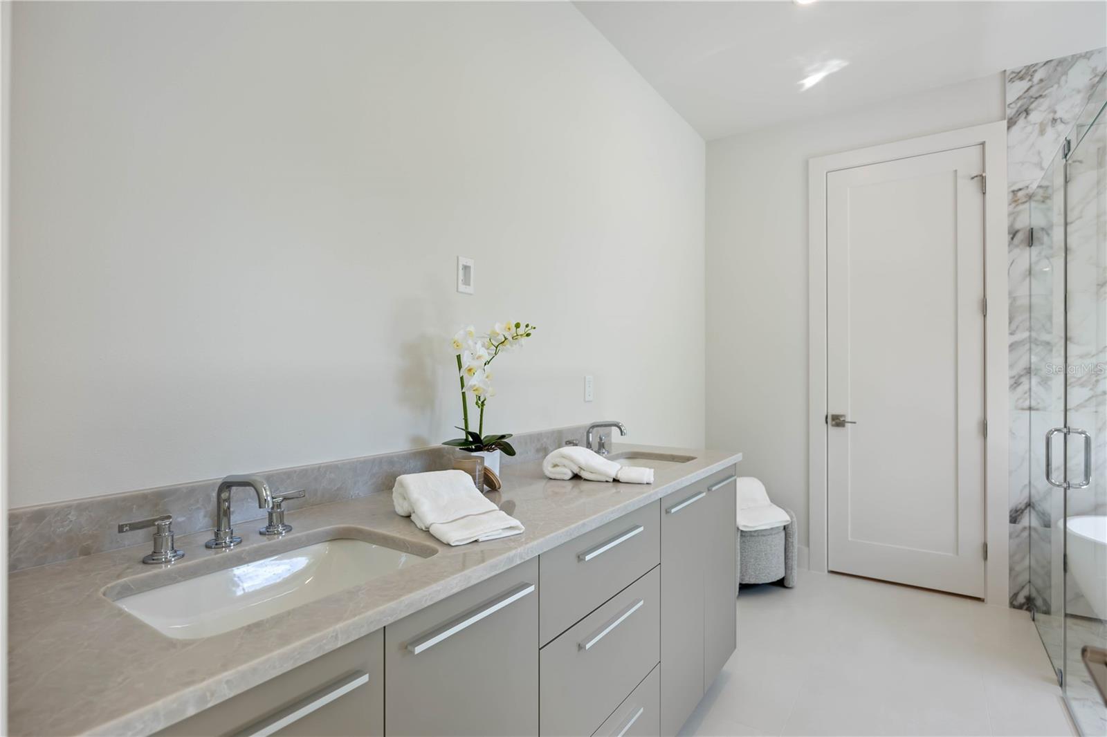 Image 53 of 84 For 2596 Floyd Street