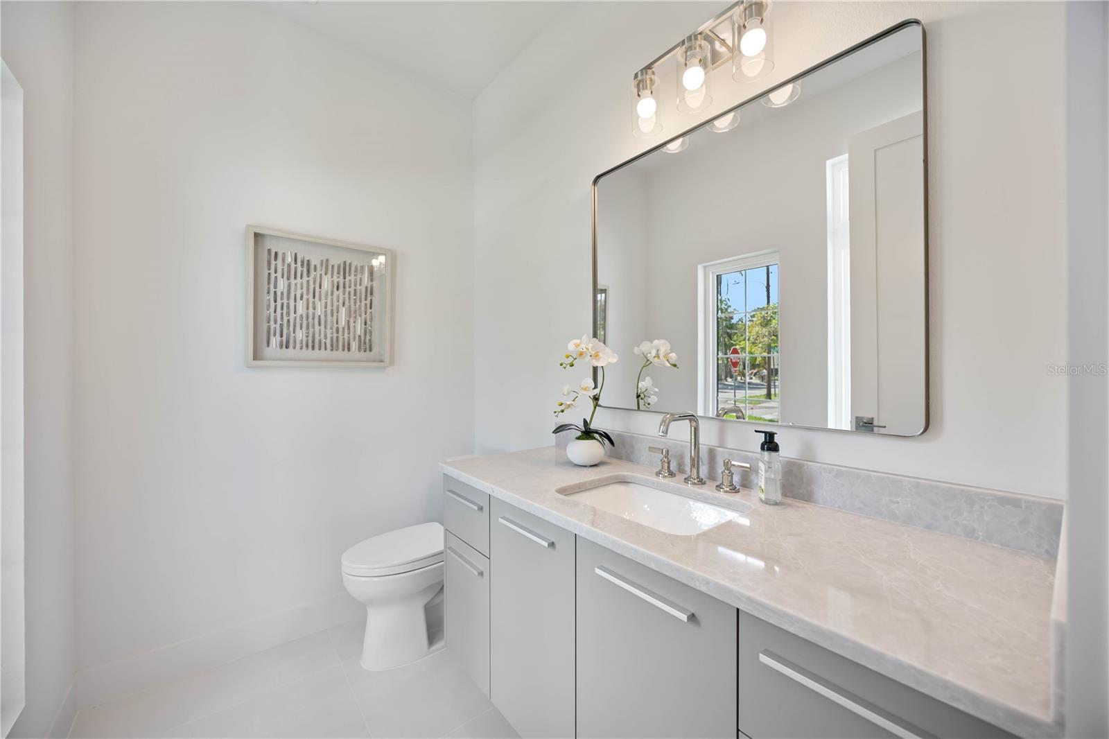 Image 54 of 84 For 2596 Floyd Street