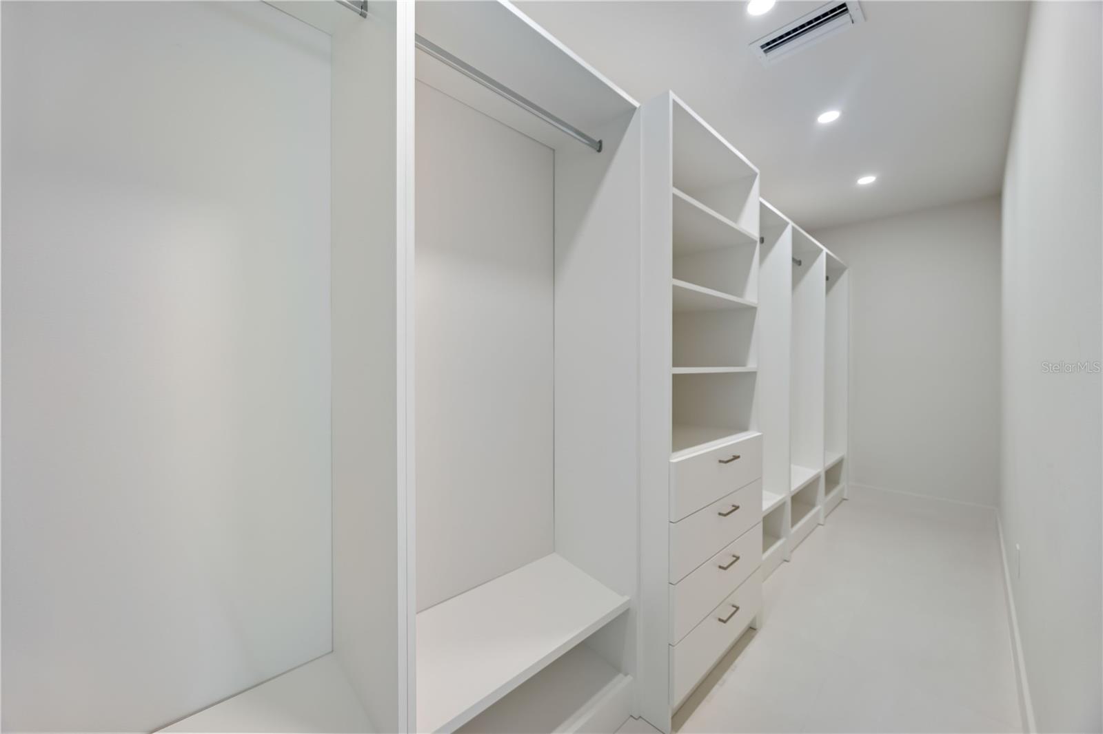 Image 60 of 84 For 2596 Floyd Street