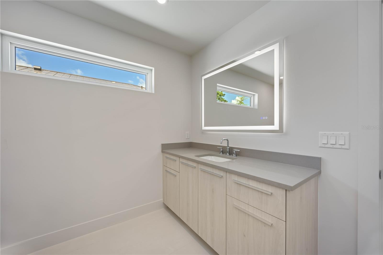 Image 62 of 84 For 2596 Floyd Street