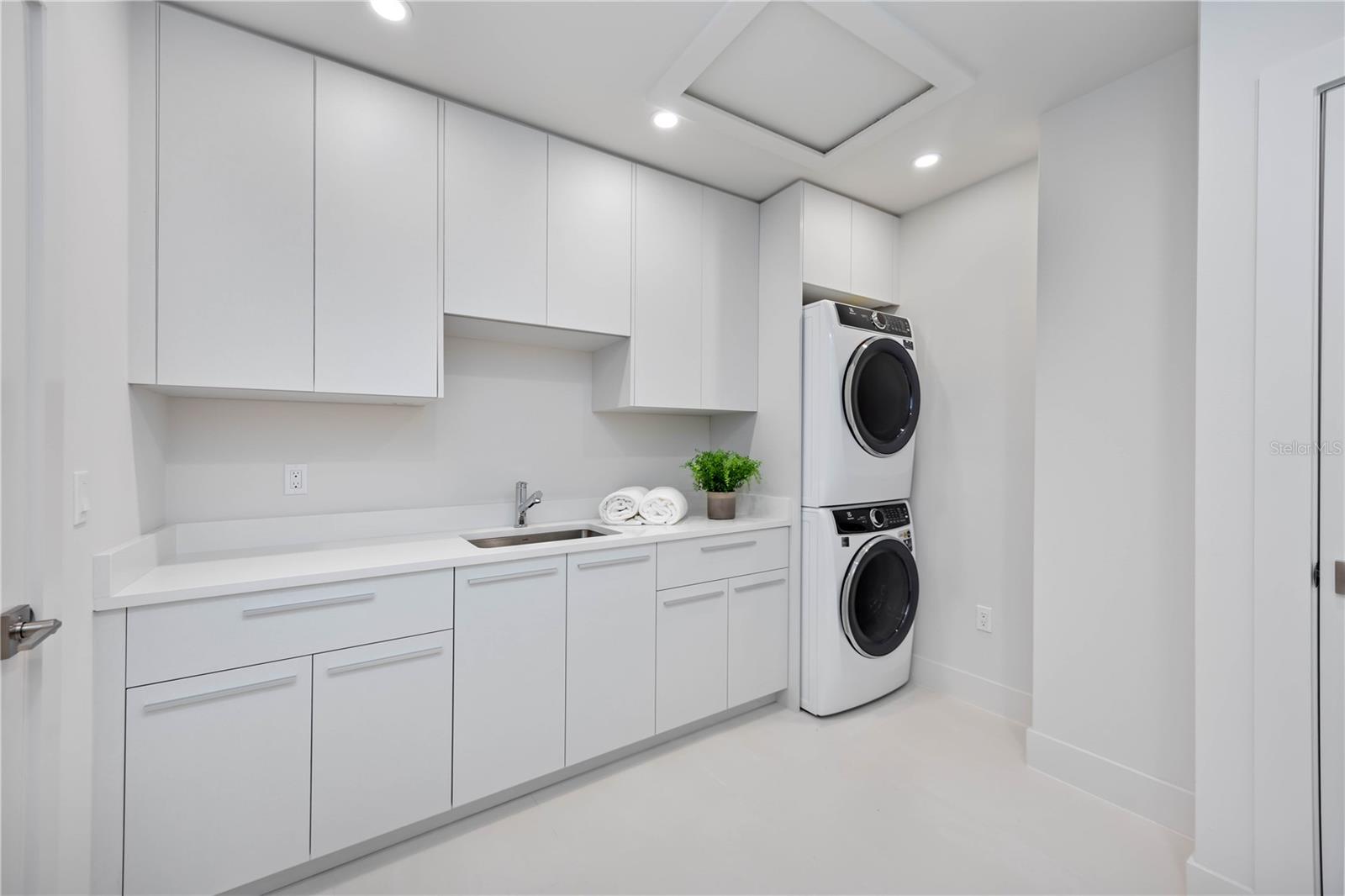 Image 64 of 84 For 2596 Floyd Street