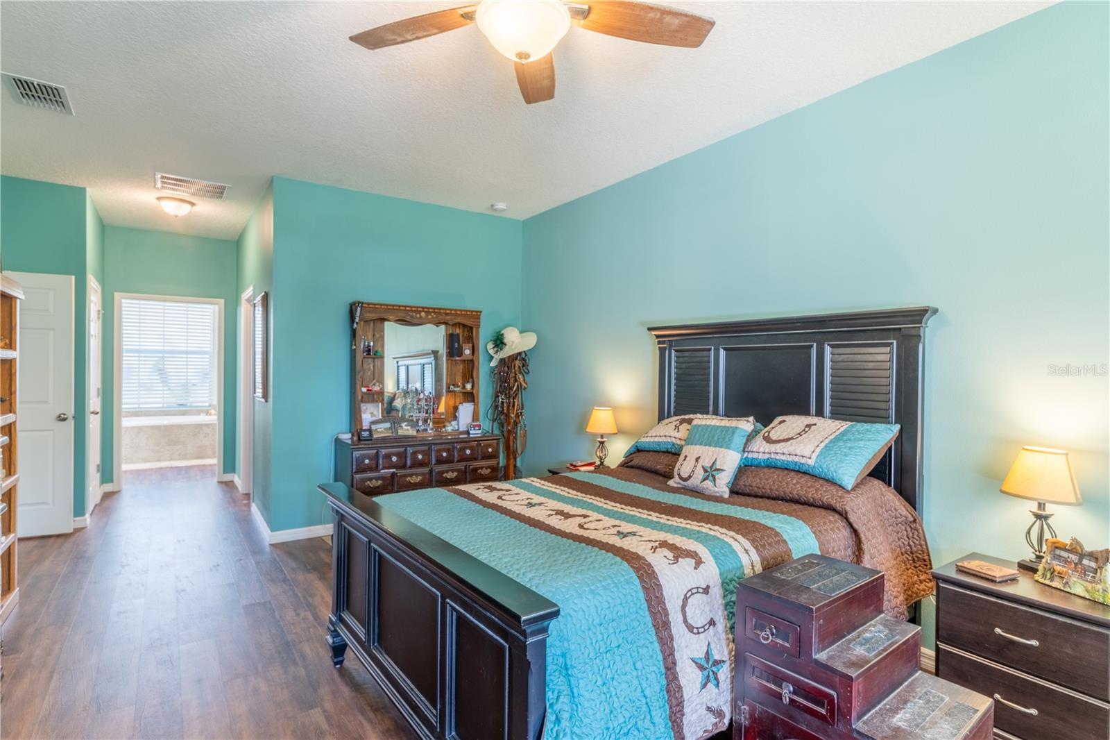 Image 25 of 38 For 6416 18th Avenue E