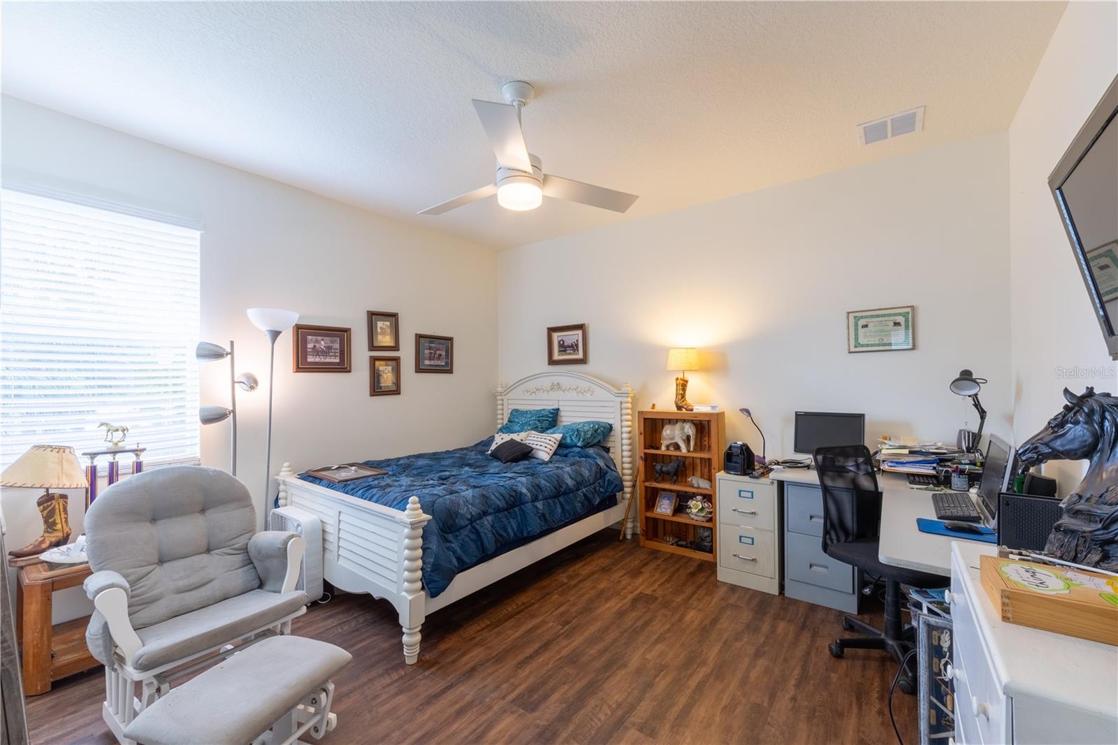 Image 32 of 38 For 6416 18th Avenue E