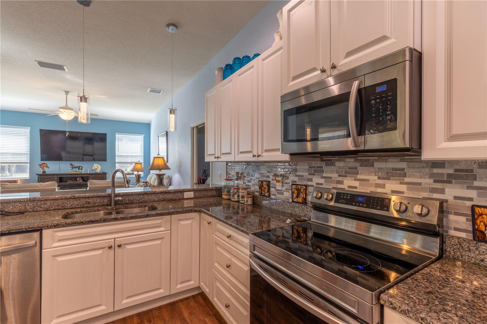 Image 5 of 38 For 6416 18th Avenue E