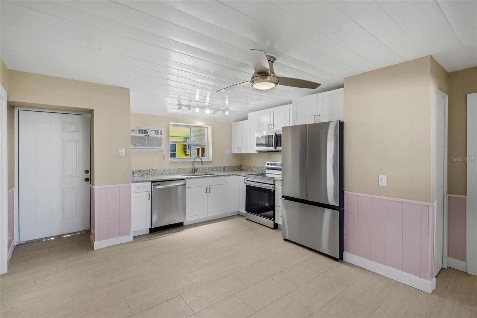 Image 11 of 21 For 7797 Gulf Boulevard 12