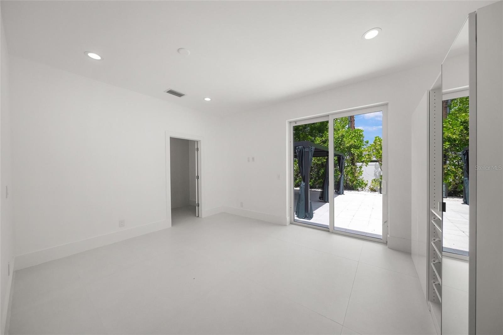 Image 31 of 73 For 3500 Bay Shore Road