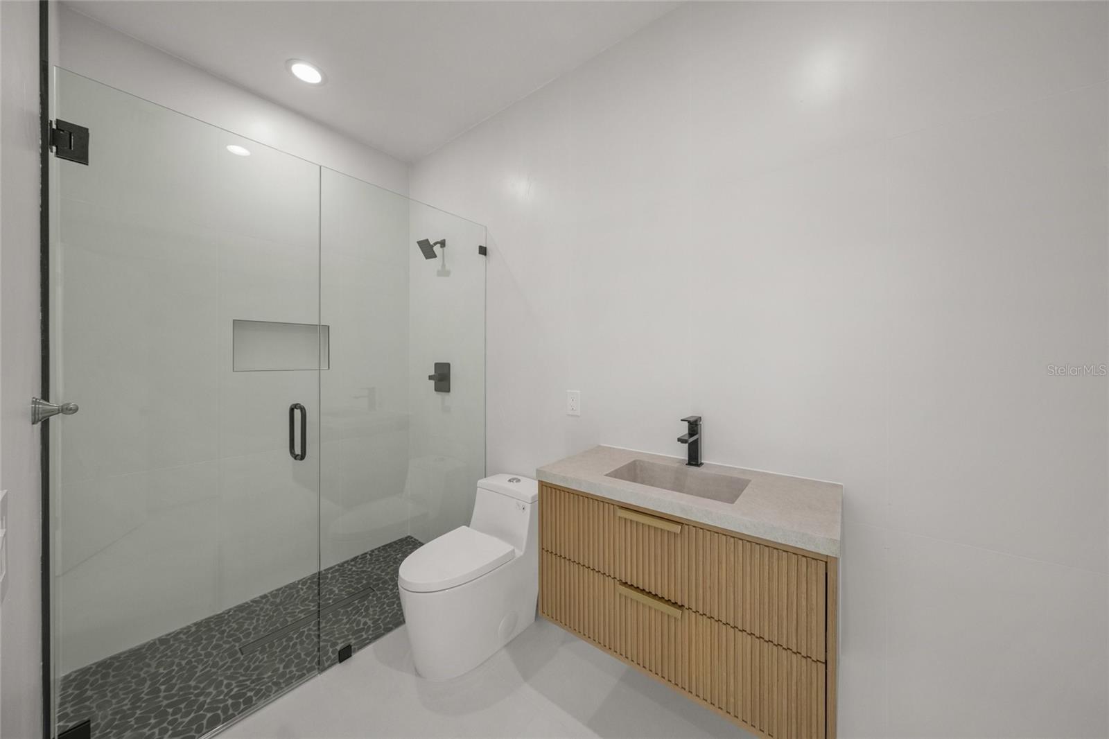 Image 32 of 73 For 3500 Bay Shore Road