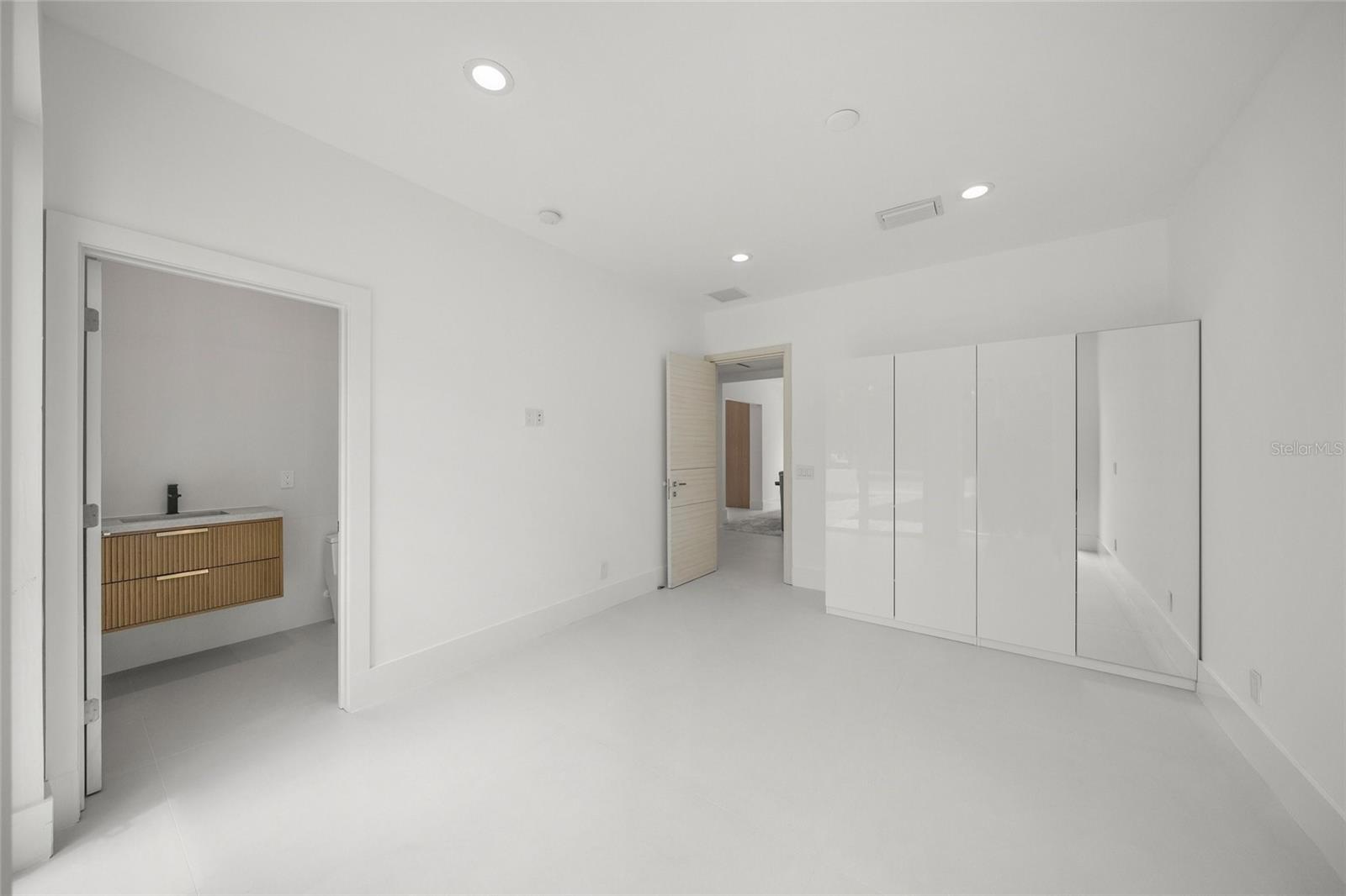 Image 35 of 73 For 3500 Bay Shore Road