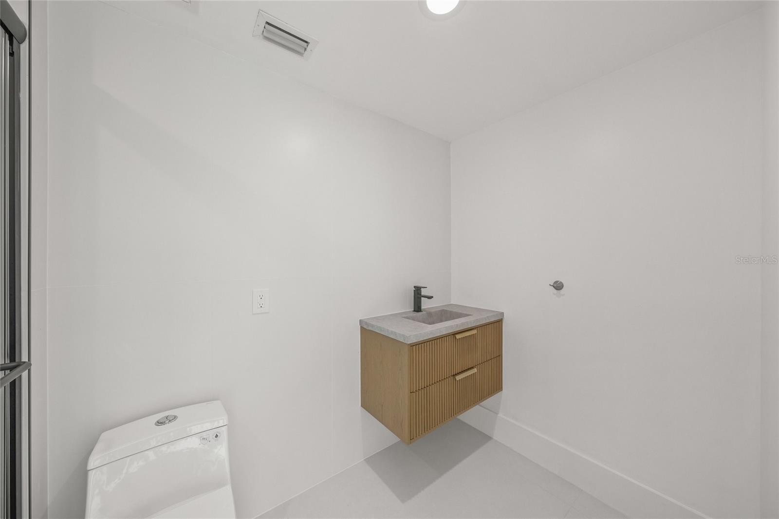 Image 39 of 73 For 3500 Bay Shore Road