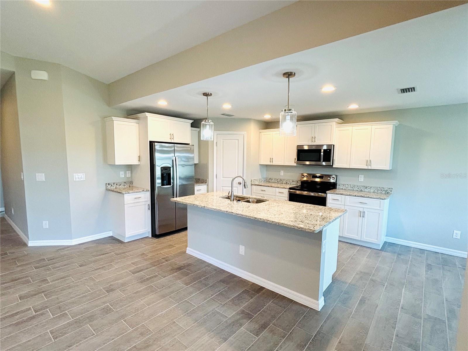 Image 2 of 5 For 102 Green Oak Park