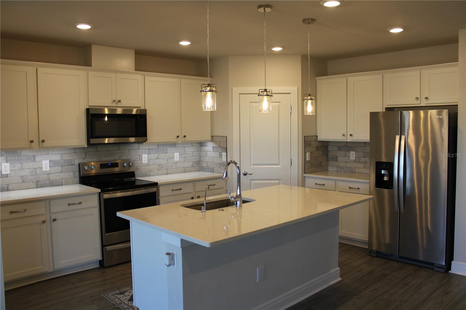 Image 5 of 64 For 8232 Reefbay Cove