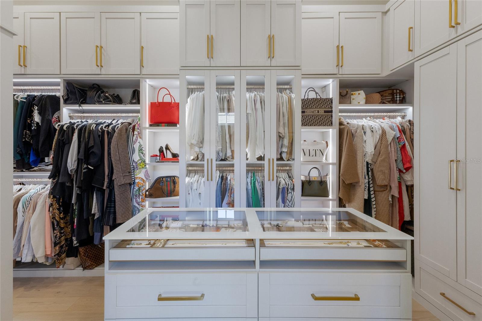 Image 33 of 71 For 628 Regatta Way