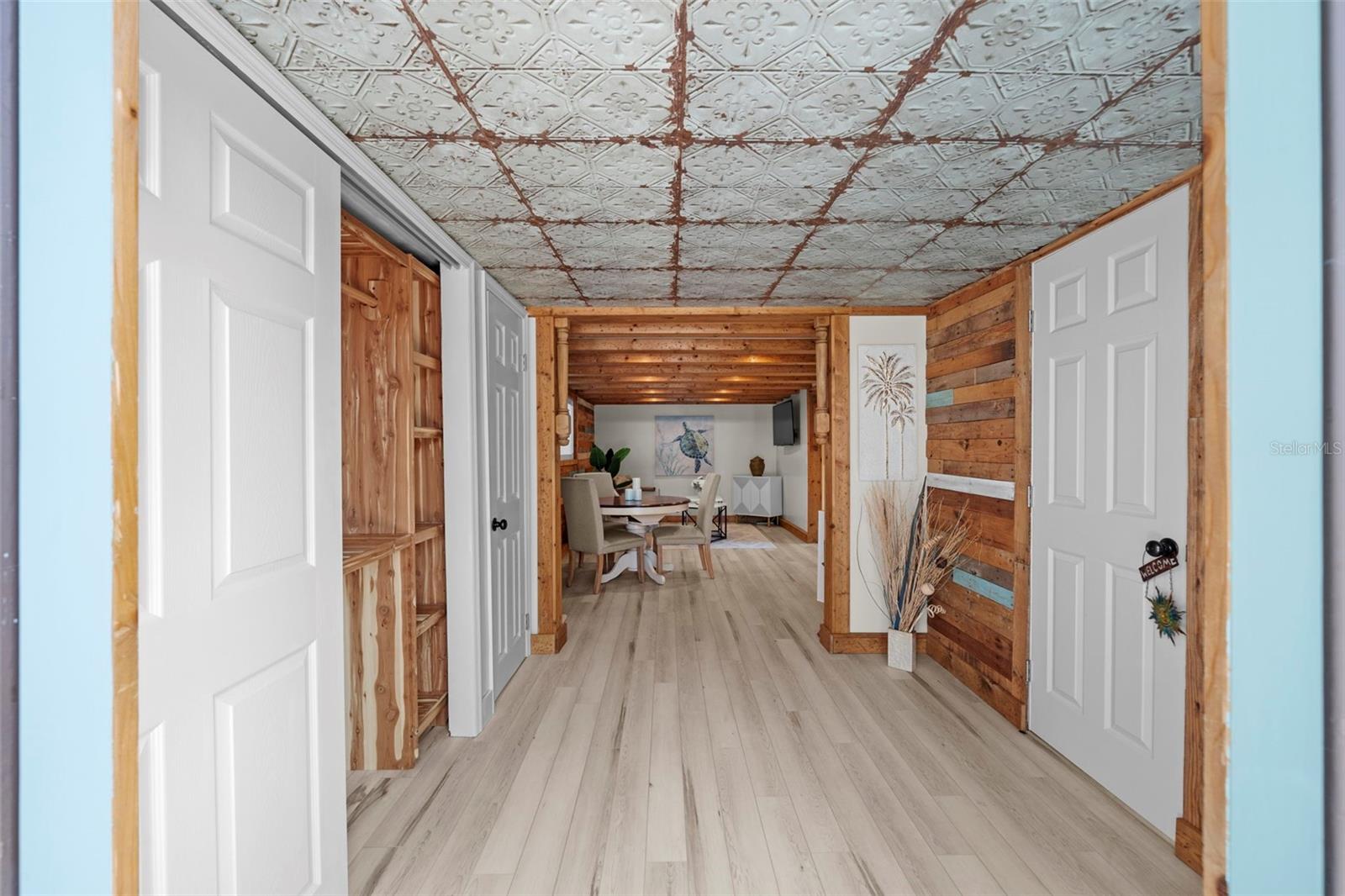 Image 23 of 98 For 105 Tucker Avenue