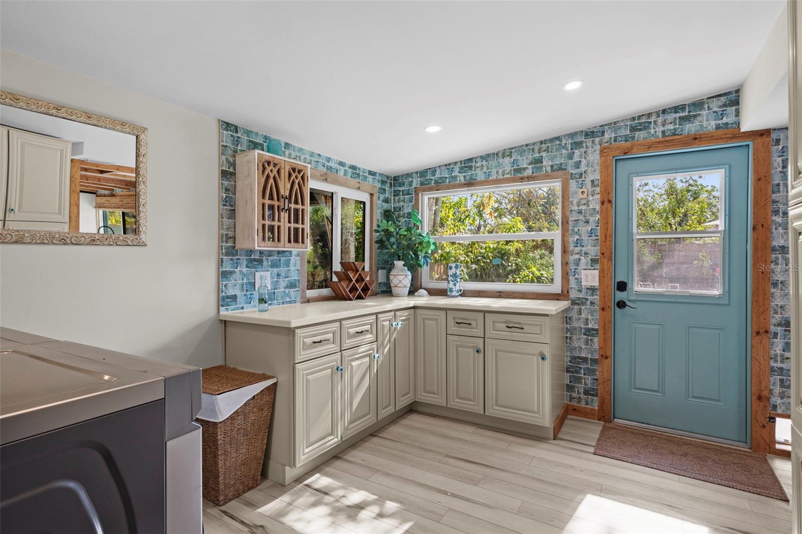 Image 52 of 98 For 105 Tucker Avenue