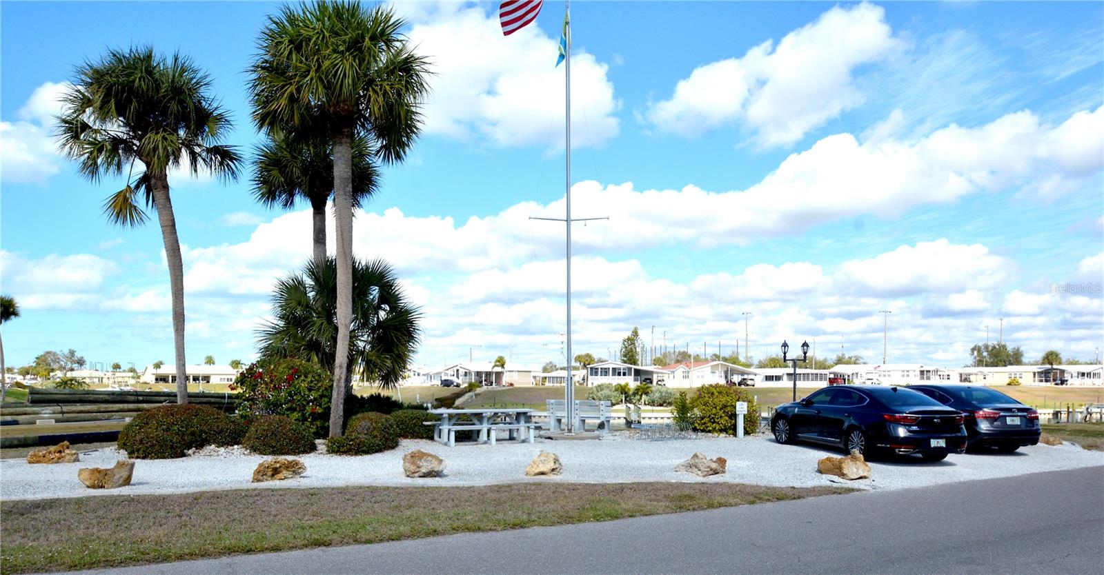 Image 16 of 19 For 809 Waterway