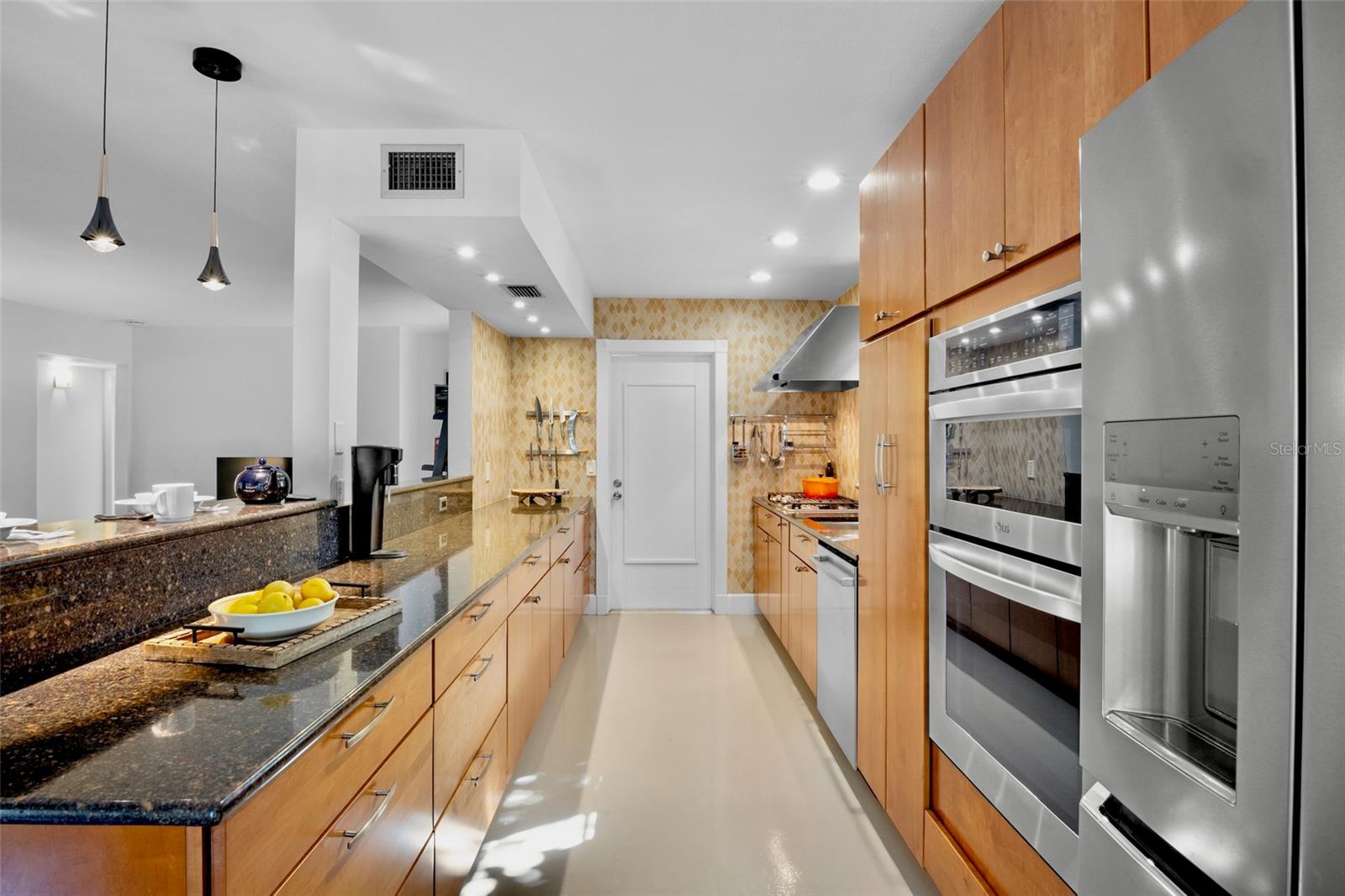 Image 18 of 47 For 1516 Oak Street