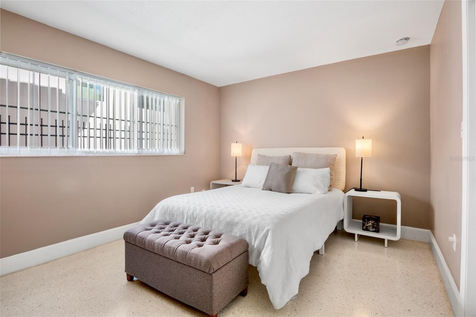 Image 23 of 47 For 1516 Oak Street