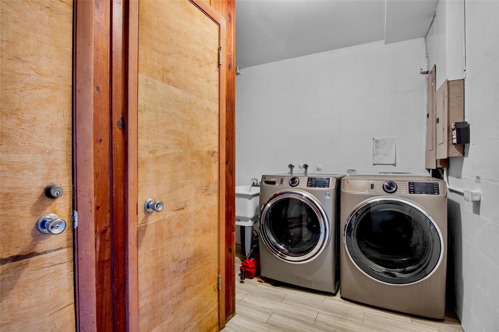 Image 43 of 47 For 1516 Oak Street