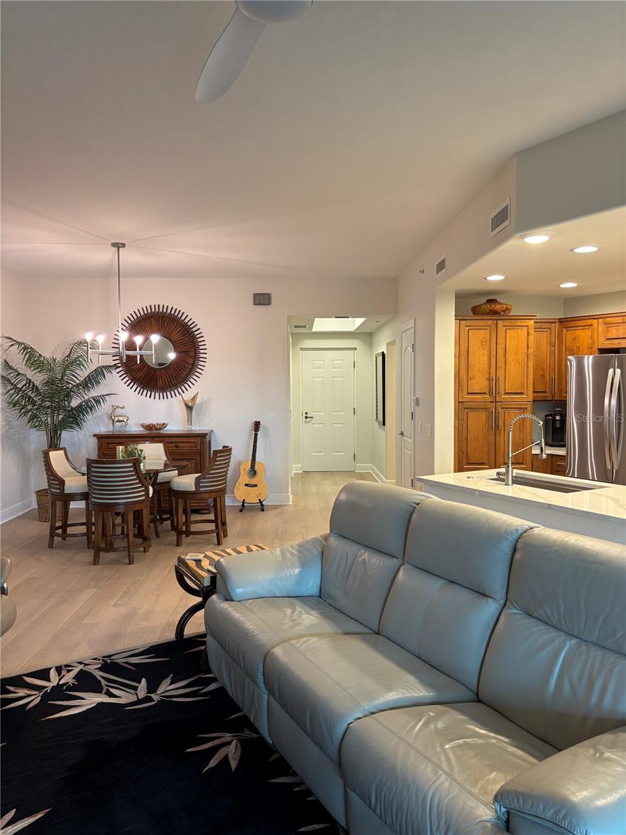 Image 6 of 18 For 501 Haben Boulevard 302