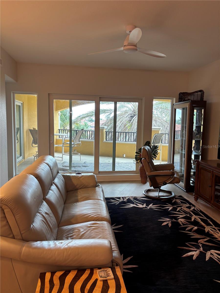 Image 7 of 18 For 501 Haben Boulevard 302