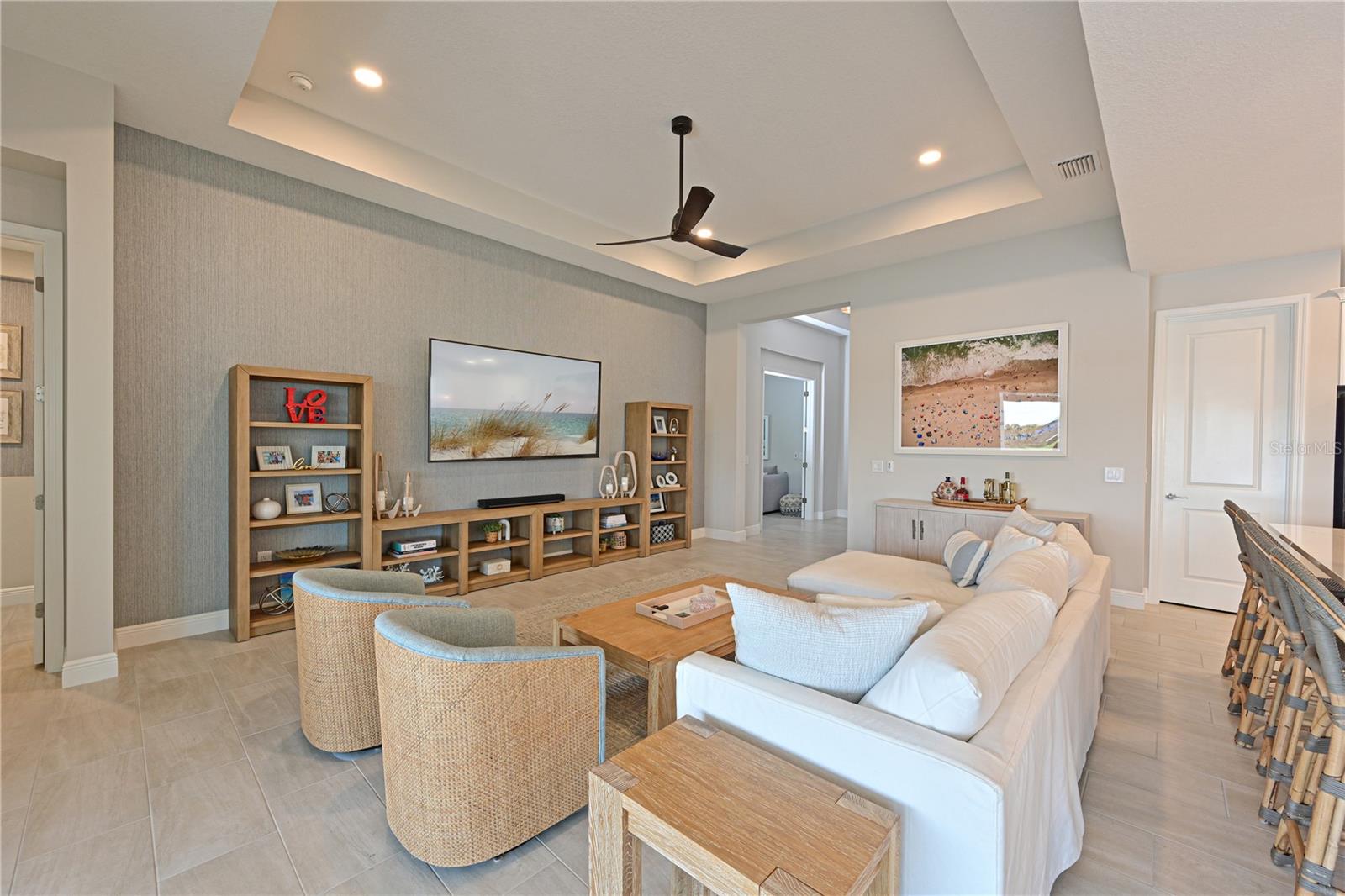 Image 11 of 50 For 8055 Slipway Drive