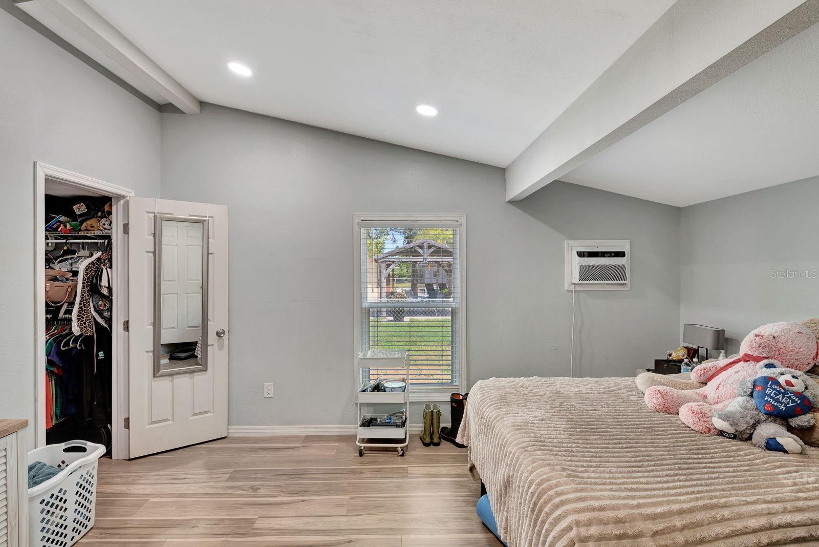 Image 17 of 34 For 997 28th Avenue Drive E